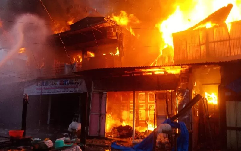 Empat Unit Ruko Terbakar di Paluta